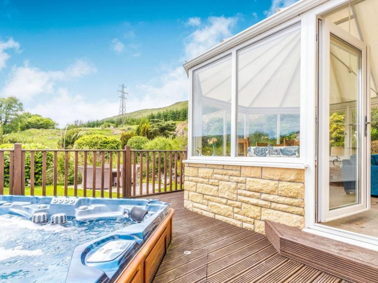 3 Bedroom Luxury Home, Hot Tub, Stunning Views Of Killin, Sitting On The River Dochart Luaran gambar