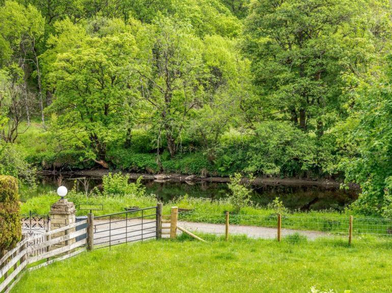 3 Bedroom Luxury Home, Hot Tub, Stunning Views Of Killin, Sitting On The River Dochart Luaran gambar