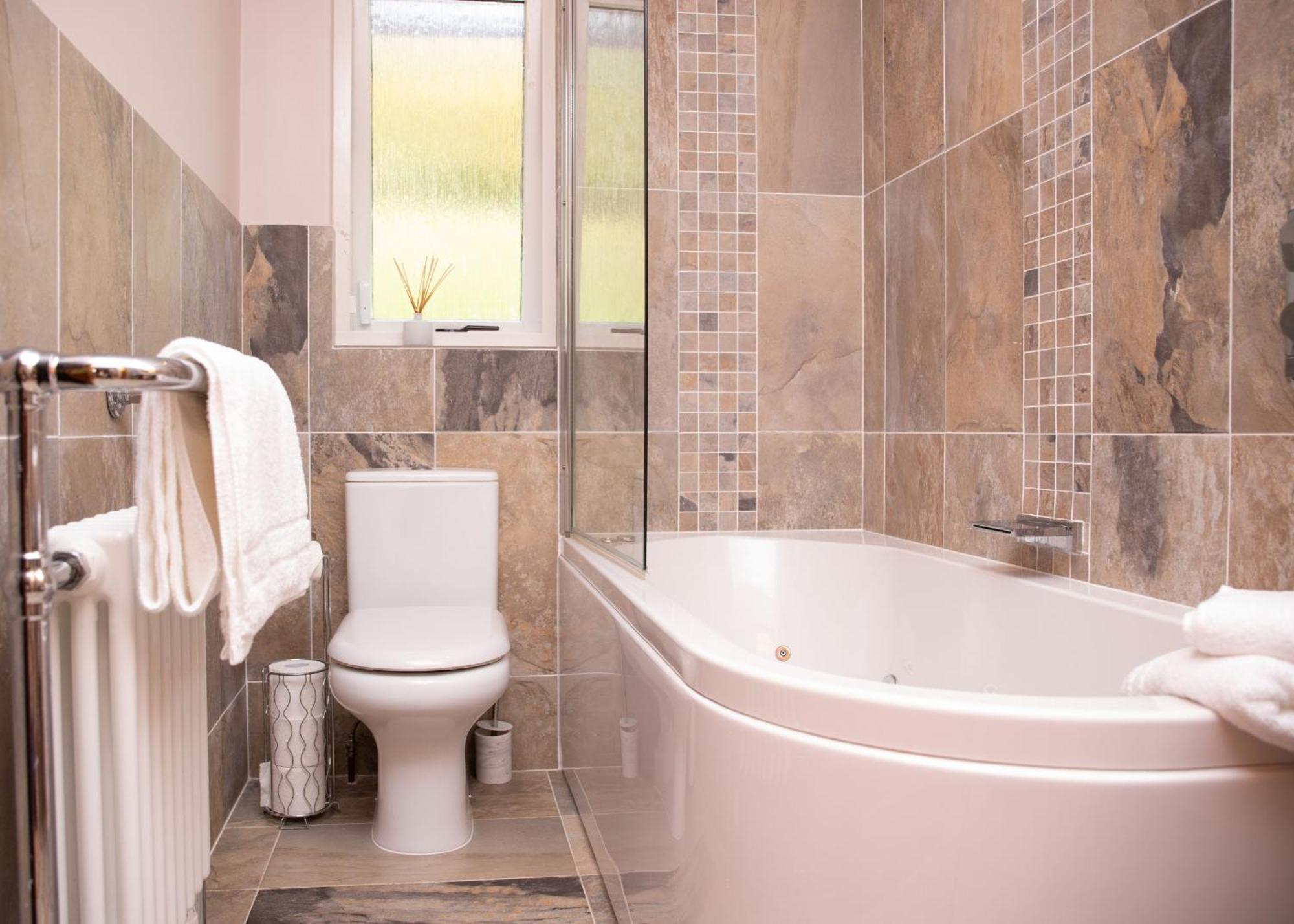 3 Bedroom Luxury Home, Hot Tub, Stunning Views Of Killin, Sitting On The River Dochart Luaran gambar